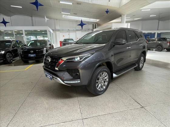 TOYOTA HILUX SW4 2.8 D-4D TURBO DIESEL SRX 7L 4X4 AUTOMÁTICO